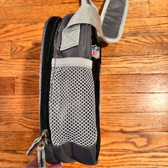 NWOT NFL New England Patriots Messenger Cooler Bag Coleman, fits 12 cans, lunch - Picture 5 of 5